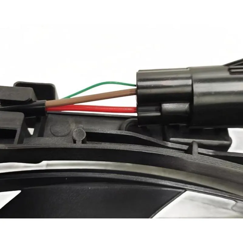 Yoonshan Radiator Fan for FORD EXPLORER Wire_Harness_Closeup(OE:L1MZ8C607A,L1MZ8C607F,L1MZ8C607E,FD-818,67410229,FO3115239,P1MZ8C607E)
