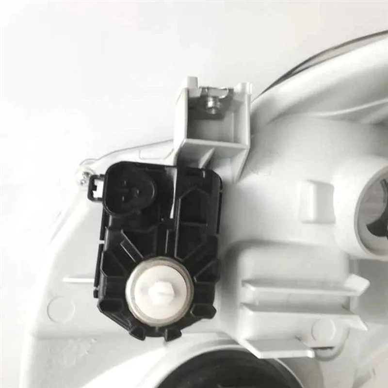 Yoonshan_Head_Light_for_TOYOTA_COROLLA_AXIO_2006-2010-Plug_Connector_CloseupOE-R_81110-12B00