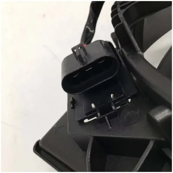 Yoonshan Radiator Fan for CHEVROLET SONIC (2012-2015) Plug_Detail(OE:95942900,95352379,94509632,9508111,96945951,52096865,95353142,95018602)